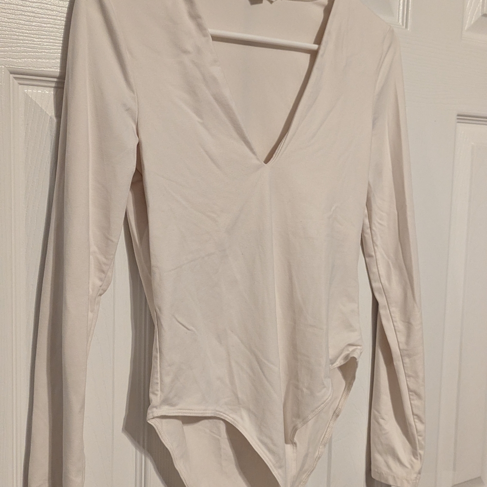 H&M Cream V-Neck Long Sleeve Bodysuit